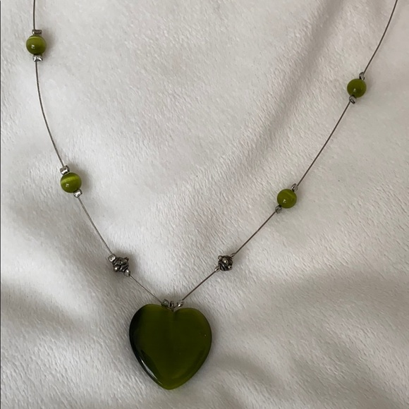 $20 1” Green Heart Pendant 18” Beaded Necklace - Picture 5 of 8